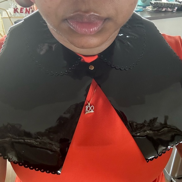 Authentic LV Patent leather collar - Picture 3 of 5